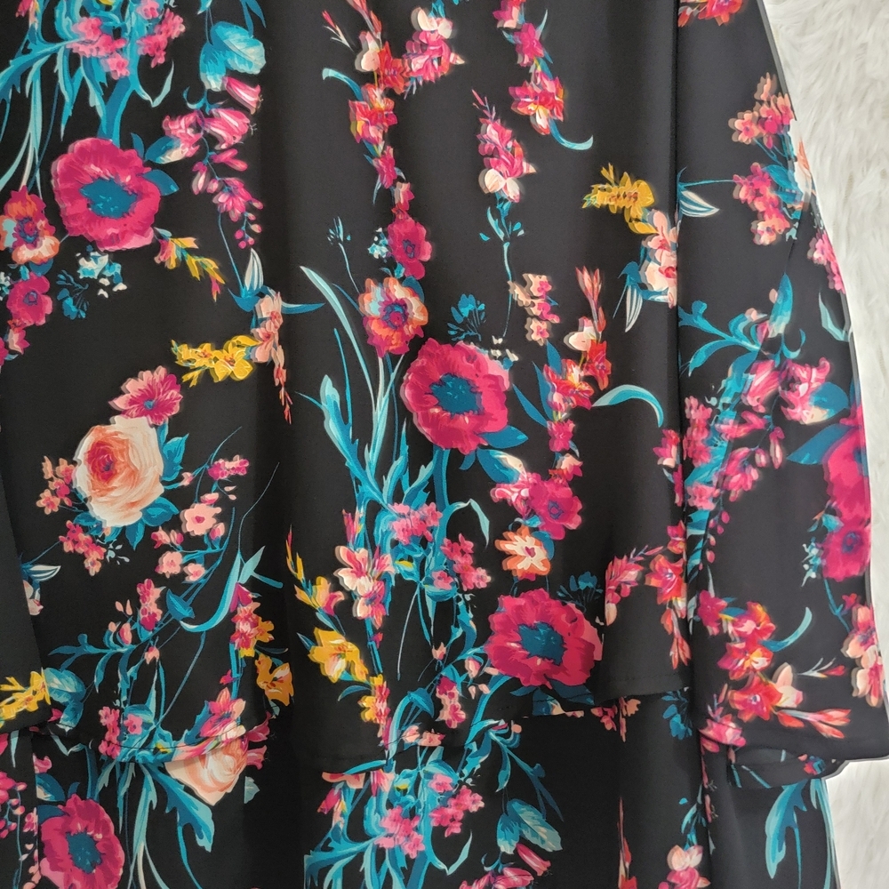 Sweet Heart V Neck Blouse Floral Layered Sleeveless Blouse - Black and Pink XL - Picture 4 of 14